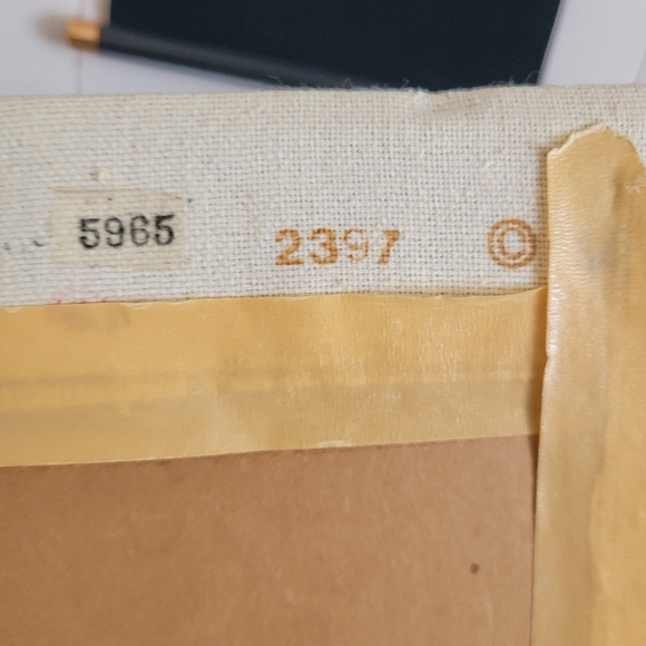 Vintage "Puppy Love" Crewel Embroidery - Picture 10 of 11